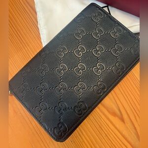 Gucci Emblem Leather Clutch